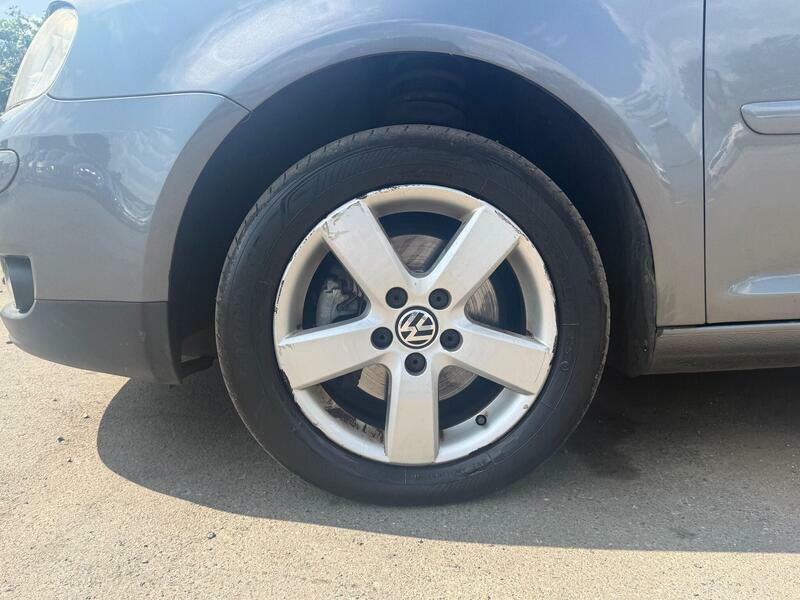 Volkswagen Touran Silver #36
