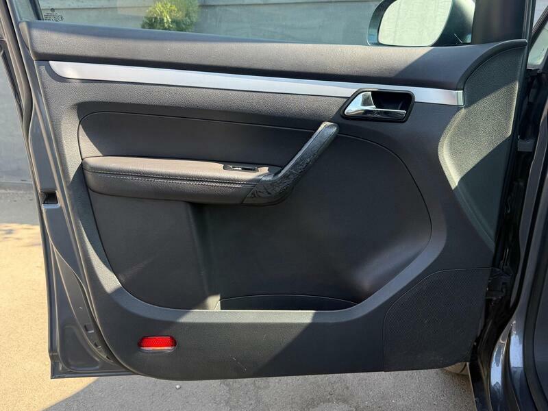 Volkswagen Touran Silver #18