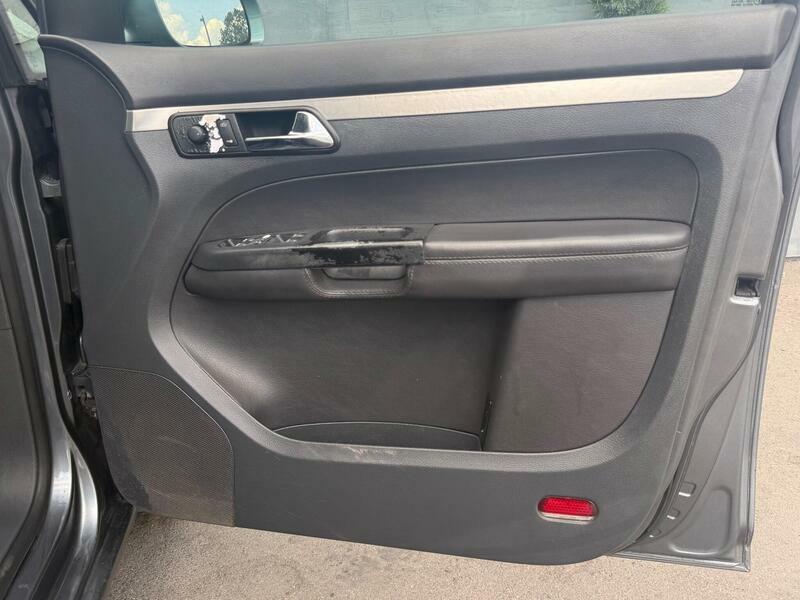 Volkswagen Touran Silver #14