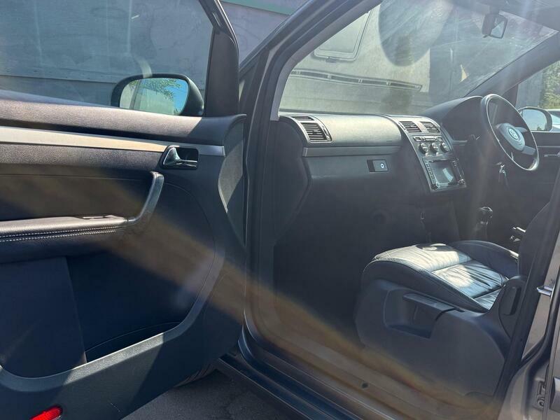 Volkswagen Touran Silver #17