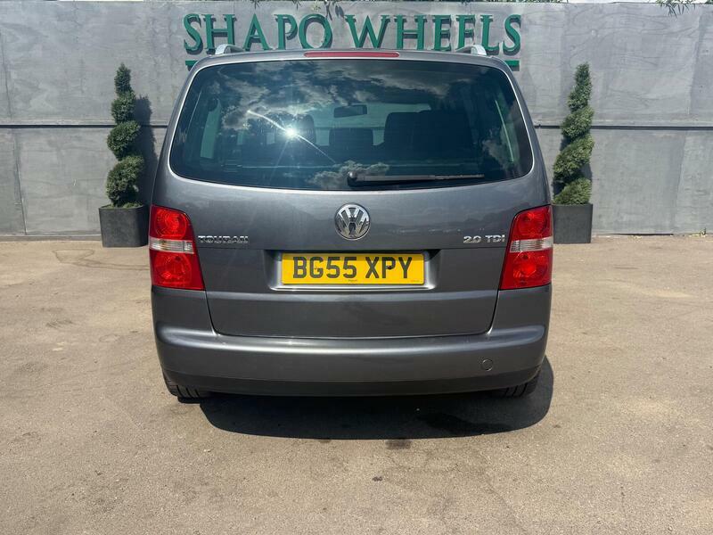 Volkswagen Touran Silver #9