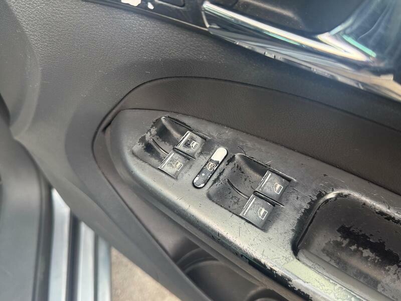 Volkswagen Touran Silver #16
