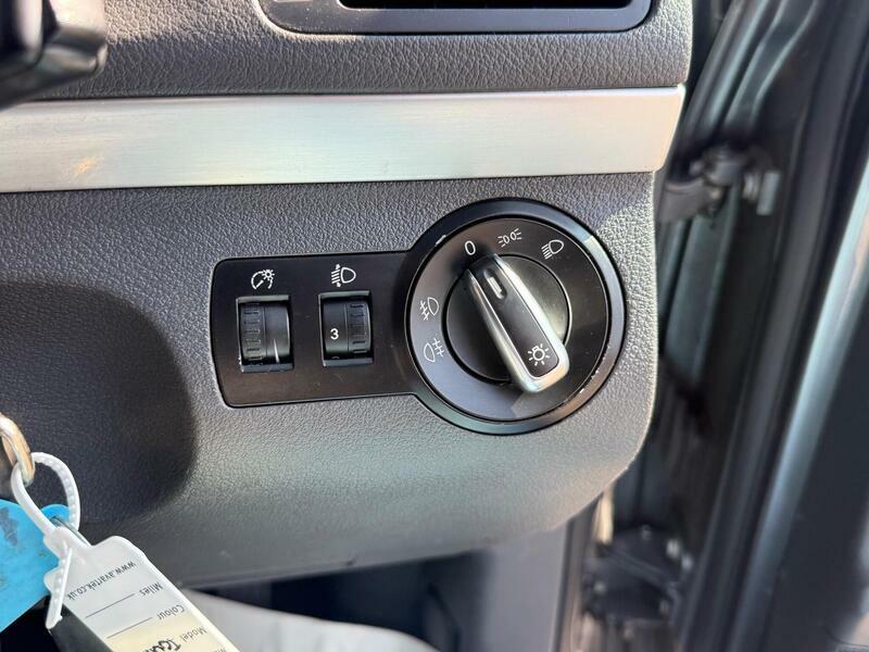 Volkswagen Touran Silver #40