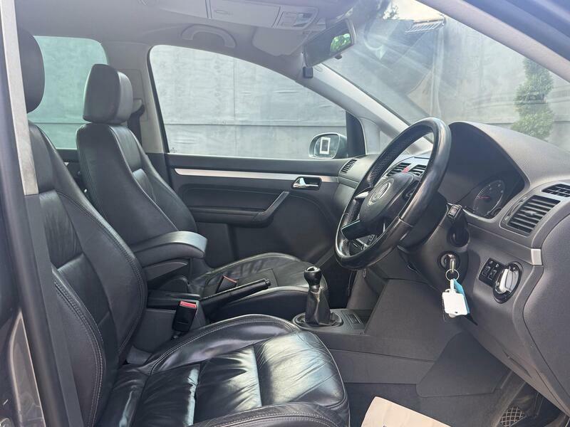 Volkswagen Touran Silver #15
