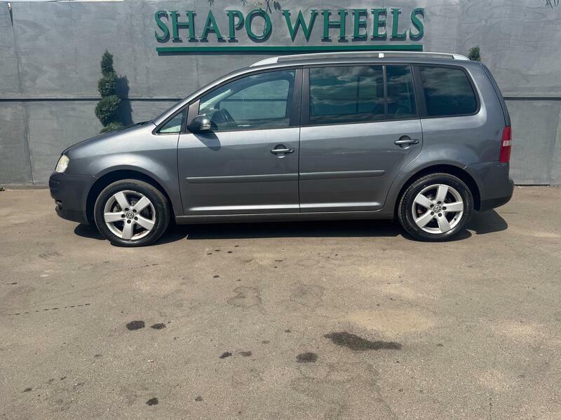 Volkswagen Touran Silver #7
