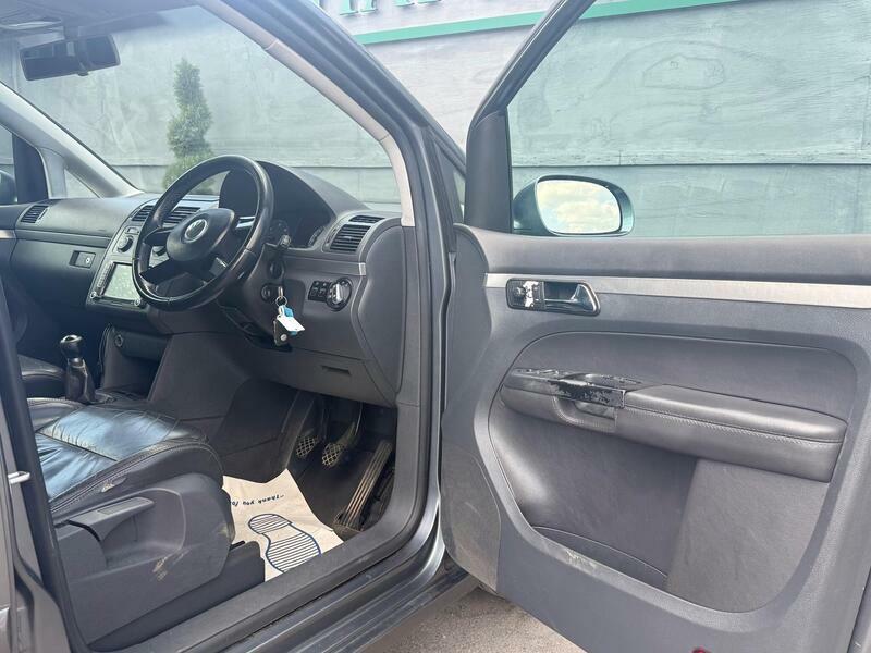 Volkswagen Touran Silver #13