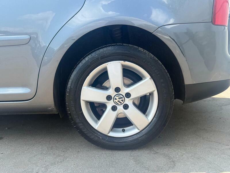 Volkswagen Touran Silver #35