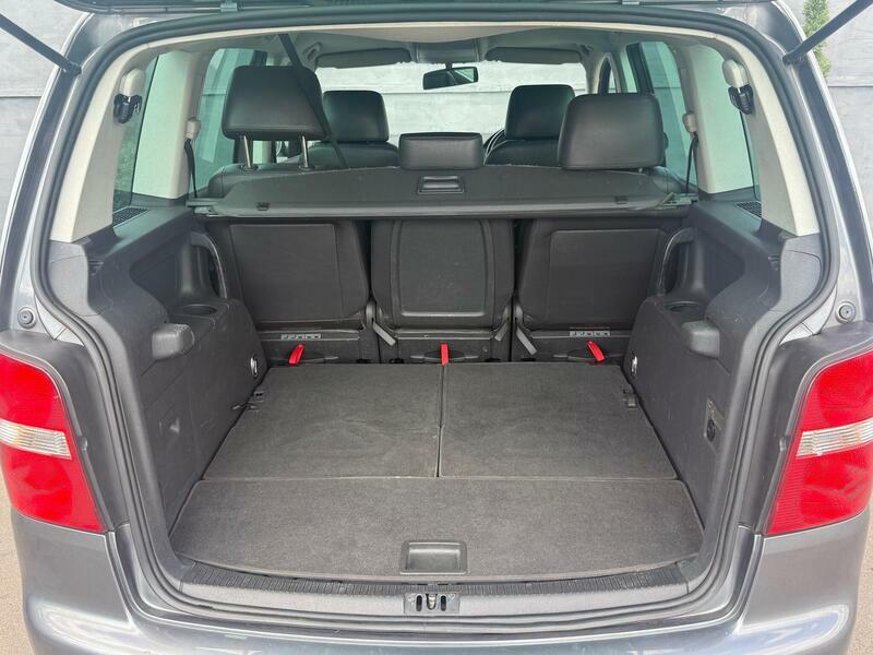 Volkswagen Touran Silver #11