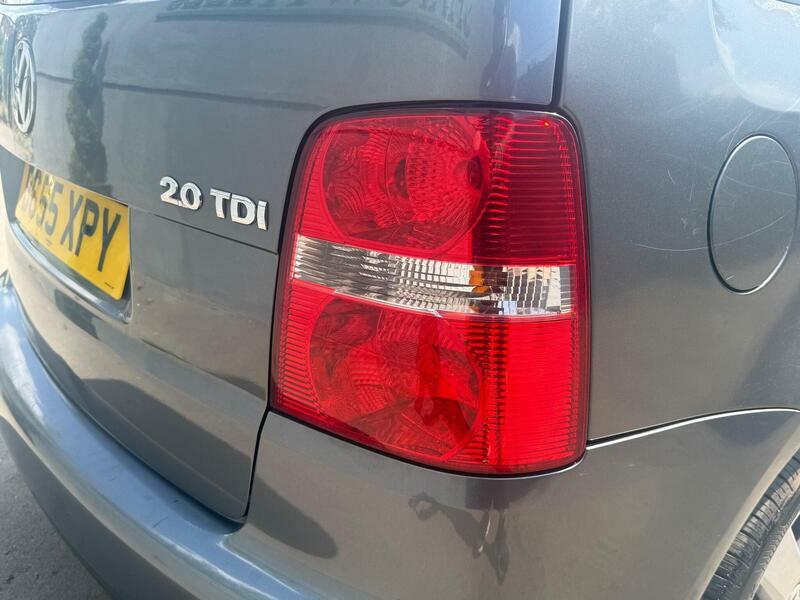 Volkswagen Touran Silver #28