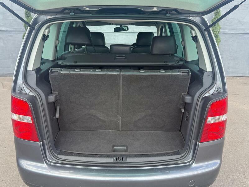 Volkswagen Touran Silver #12