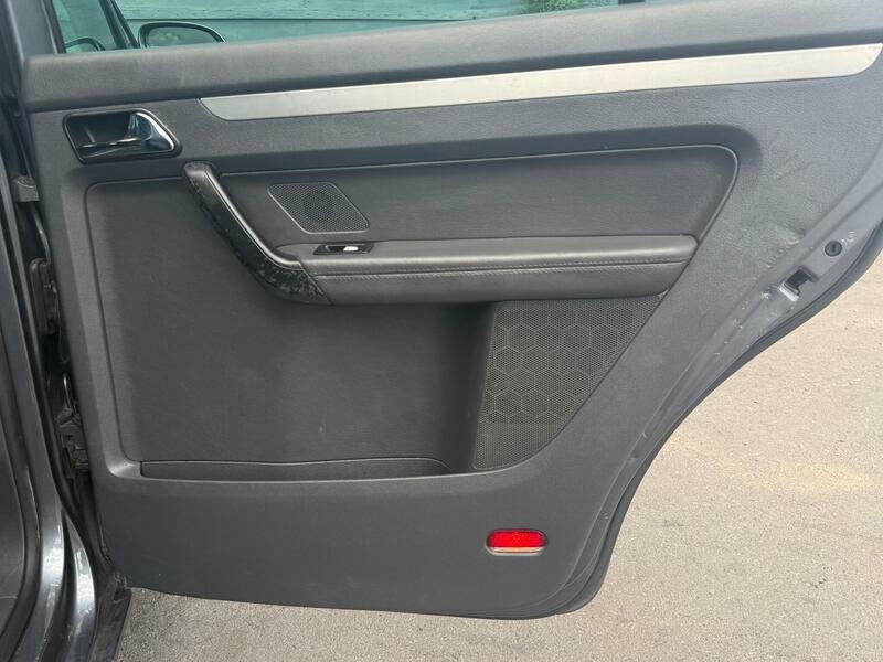 Volkswagen Touran Silver #21