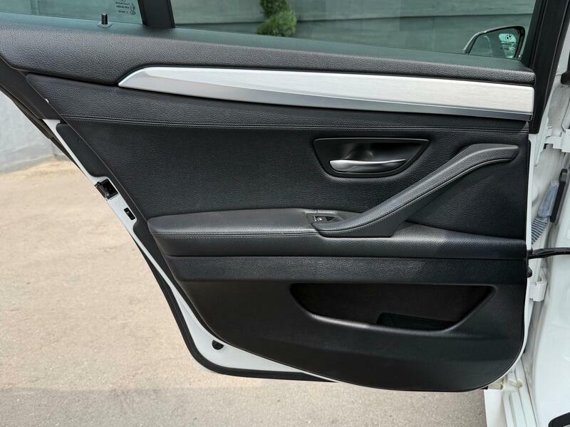 BMW 5 Series Saloon Blue #25