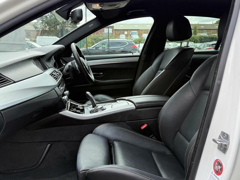 BMW 5 Series Saloon Blue #19