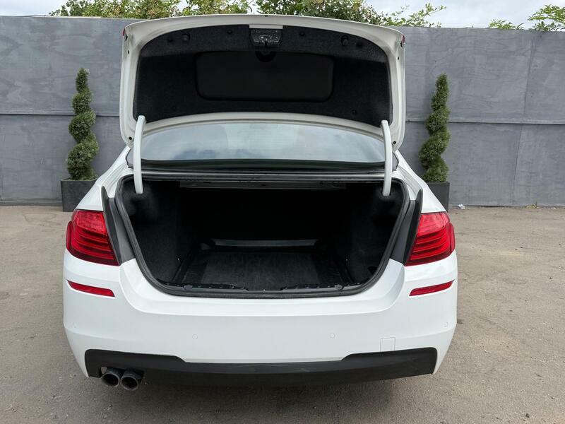 BMW 5 Series Saloon Blue #10