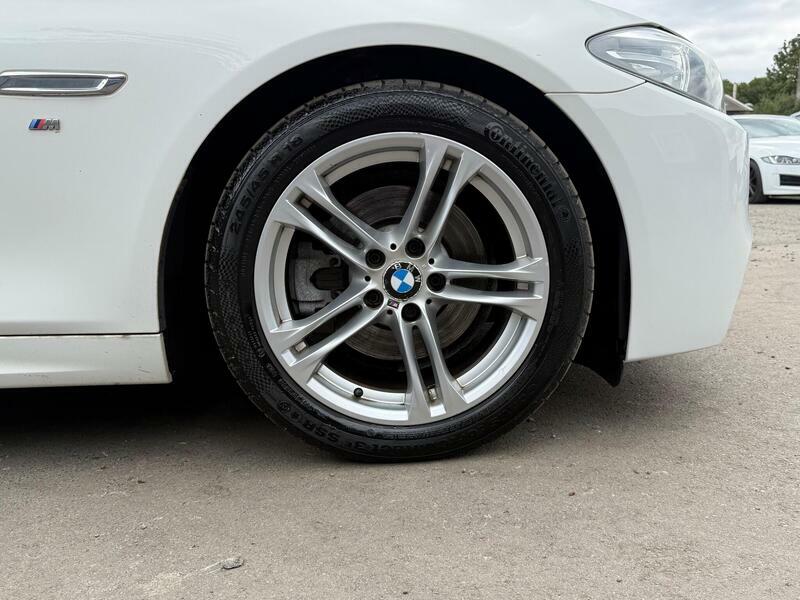 BMW 5 Series Saloon Blue #40