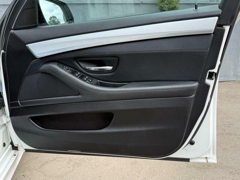 BMW 5 Series Saloon Blue #13