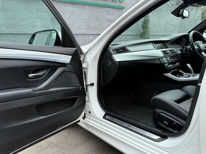 BMW 5 Series Saloon Blue #17