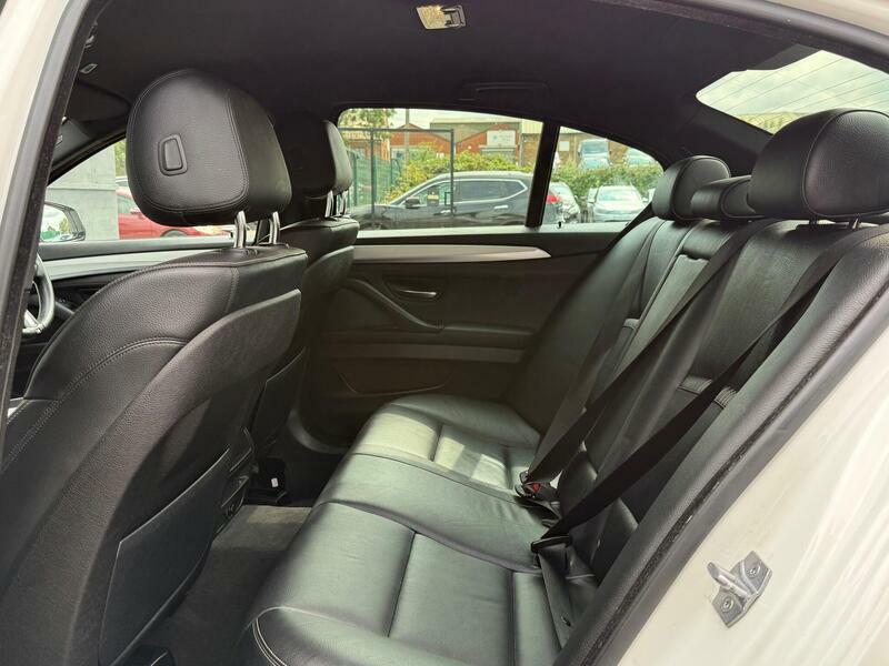 BMW 5 Series Saloon Blue #26