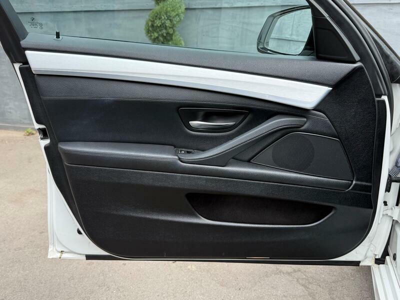 BMW 5 Series Saloon Blue #18