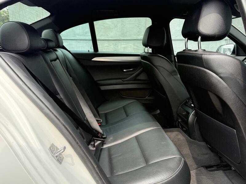BMW 5 Series Saloon Blue #23