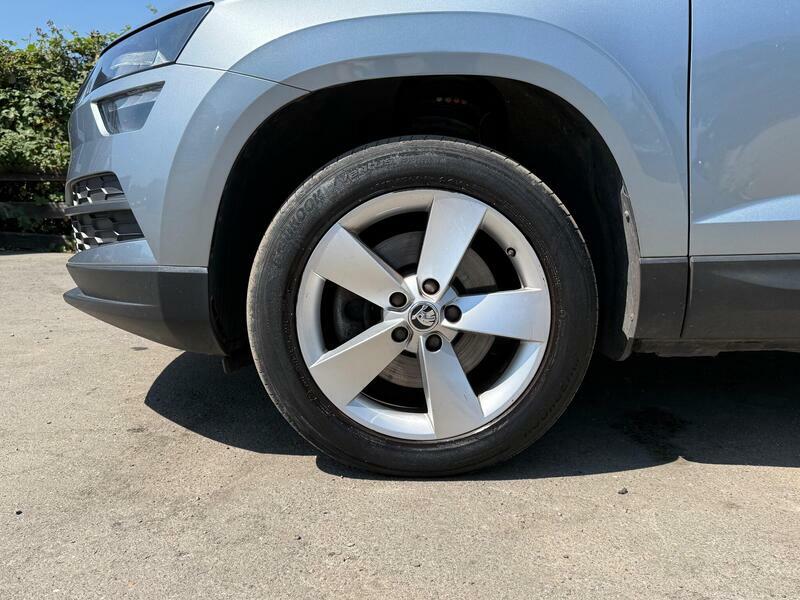 Skoda Karoq  White #37