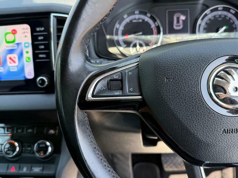 Skoda Karoq  White #41
