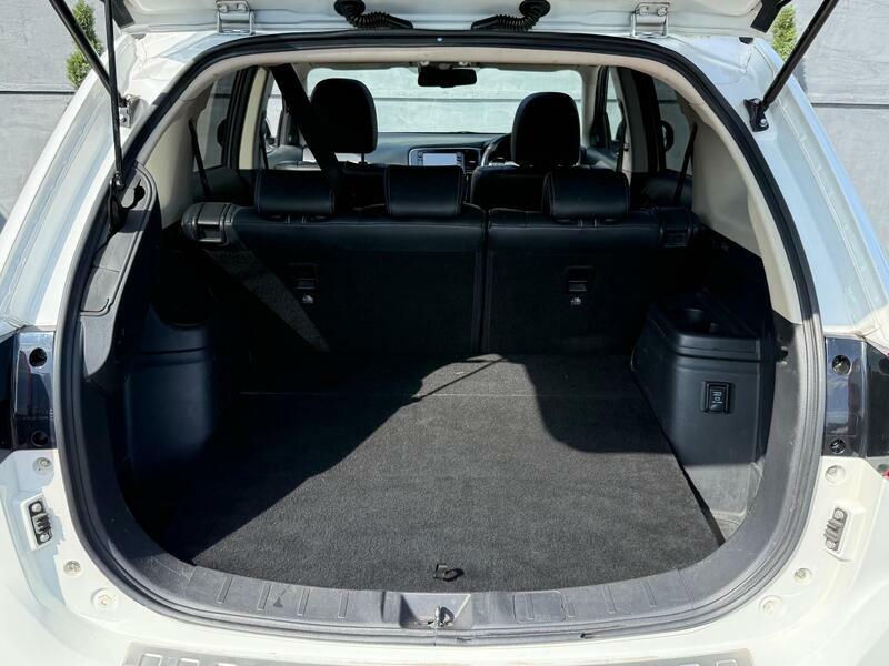Mitsubishi Outlander 2015 15 2.0H Grey #11