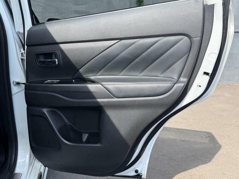 Mitsubishi Outlander 2015 15 2.0H Grey #24