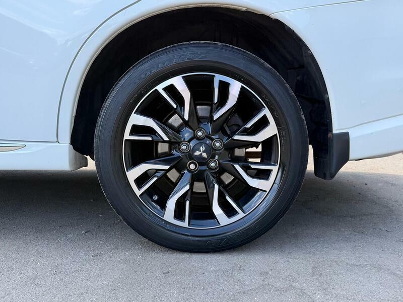 Mitsubishi Outlander 2015 15 2.0H Grey #41