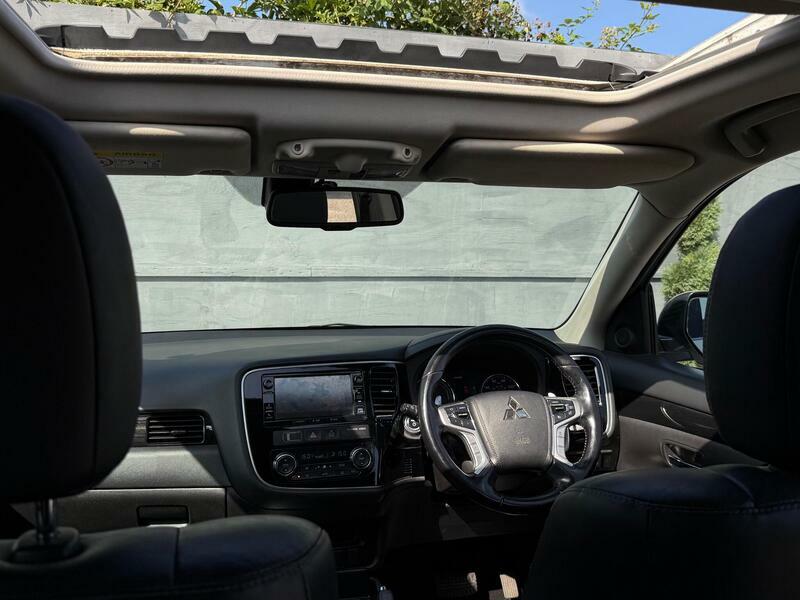 Mitsubishi Outlander 2.0H 12Kwh Gx4hs Suv Plug-in Hybrid Cvt White #3
