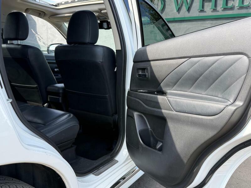 Mitsubishi Outlander 2015 15 2.0H Grey #23