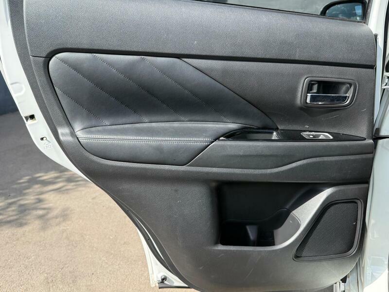 Mitsubishi Outlander 2015 15 2.0H Grey #27