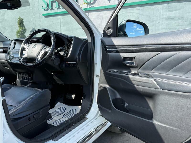 Mitsubishi Outlander 2015 15 2.0H Grey #15