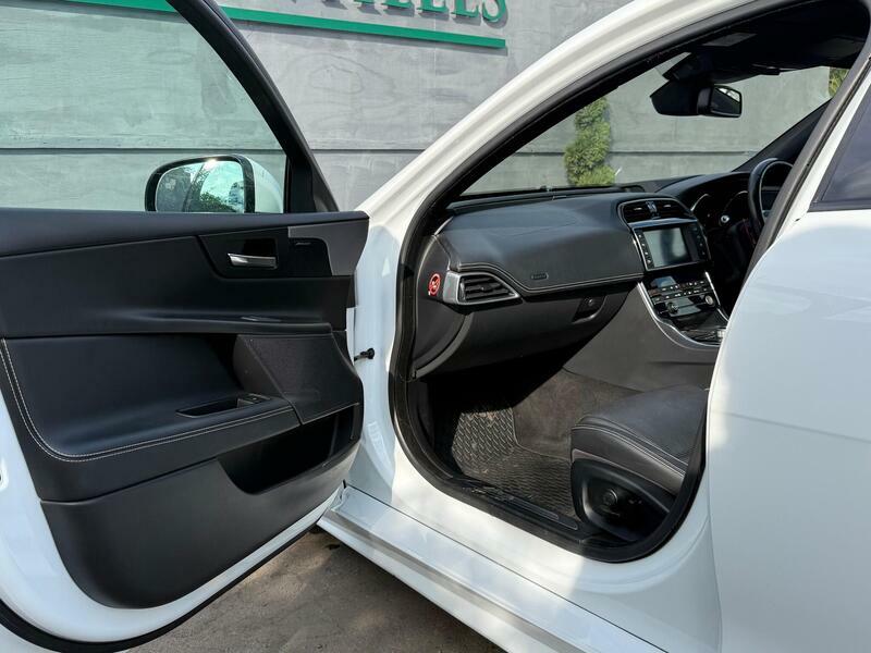 Jaguar XE 2.0 Prestige 161 Bhp White #18