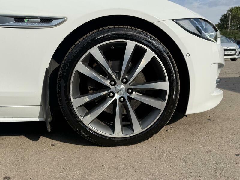 Jaguar XE 2.0 Prestige 161 Bhp White #40