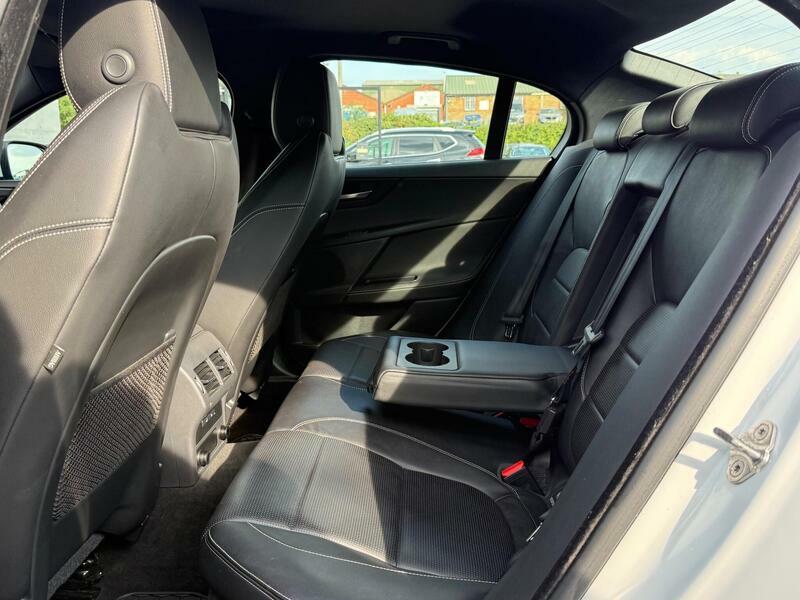Jaguar XE 2.0 Prestige 161 Bhp White #26