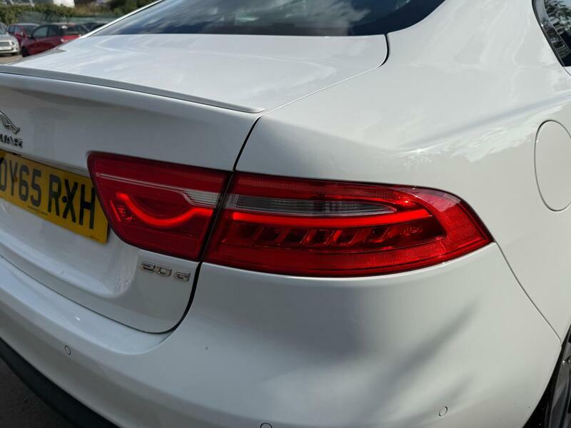 Jaguar XE 2.0 Prestige 161 Bhp White #31