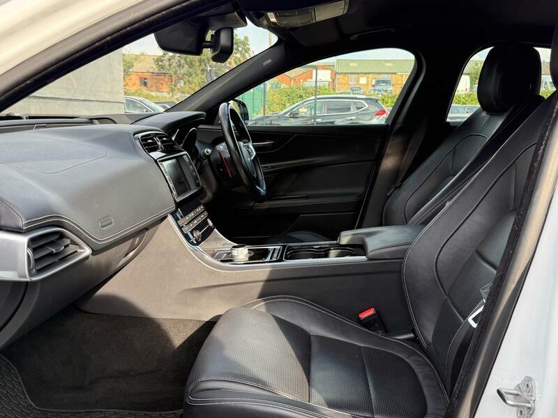 Jaguar XE 2.0 Prestige 161 Bhp White #20