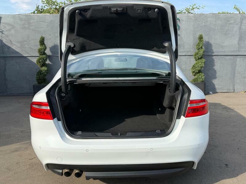 Jaguar XE 2.0 Prestige 161 Bhp White #9