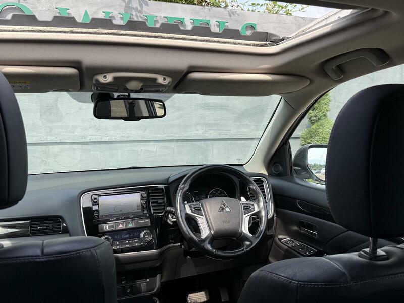 Mitsubishi Outlander 2.0H 12Kwh Gx4h Suv Plug-in Hybrid Cvt White #3