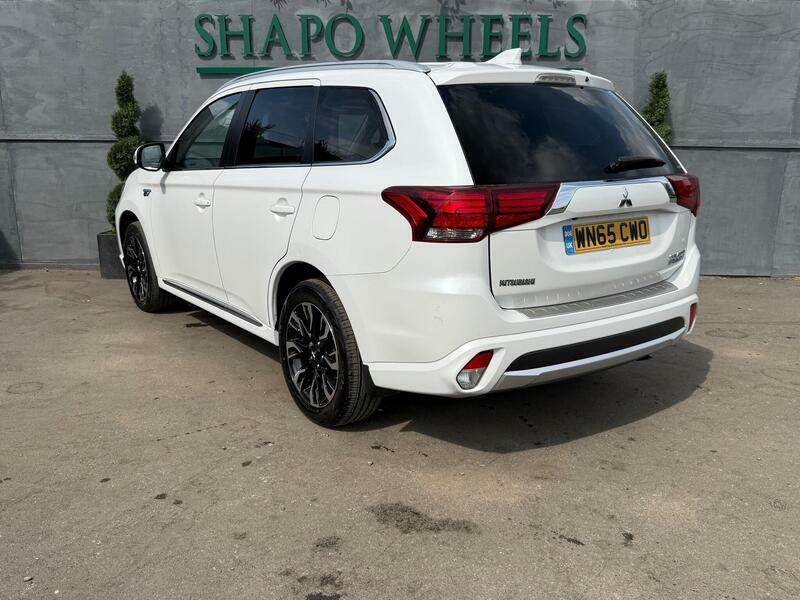 Mitsubishi Outlander 2.0H 12Kwh Gx4h Suv Plug-in Hybrid Cvt White #2
