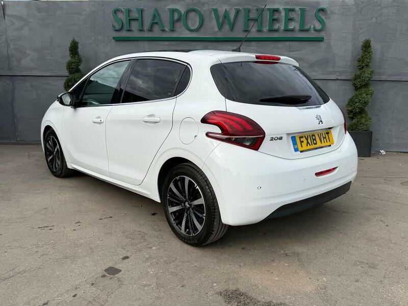 Peugeot 208 1.2 Puretech Allure Premium Hatchback M White #2