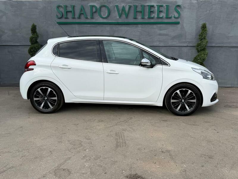 Peugeot 208 1.2 Puretech Allure Premium Hatchback M White #6