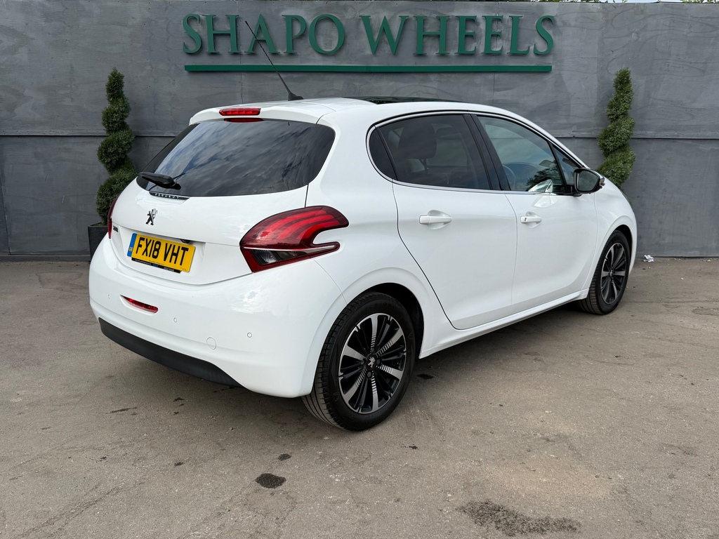Peugeot 208 1.2 Puretech Allure Premium Hatchback M White #5