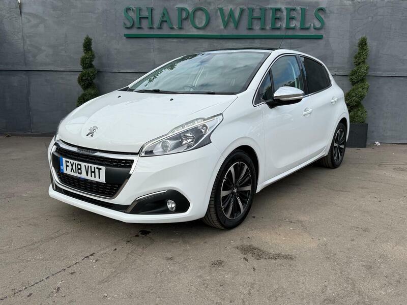 Peugeot 208 1.2 Puretech Allure Premium Hatchback M White #4