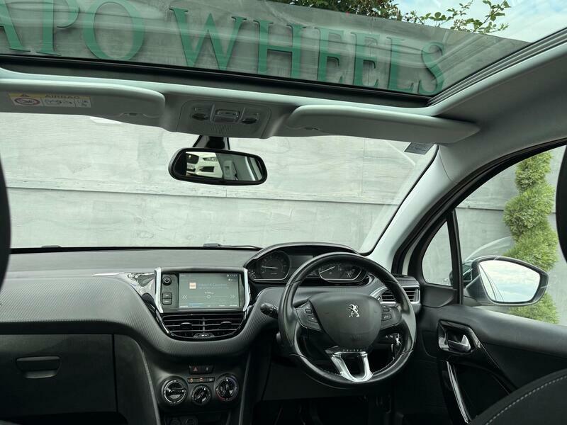 Peugeot 208 1.2 Puretech Allure Premium Hatchback M White #3