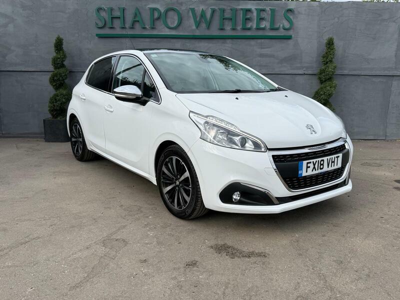 Peugeot 208 1.2 Puretech Allure Premium Hatchback M White