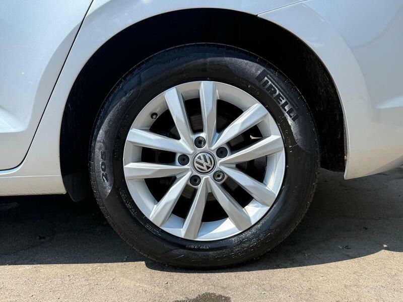 Volkswagen Touran Mpv Blue #36