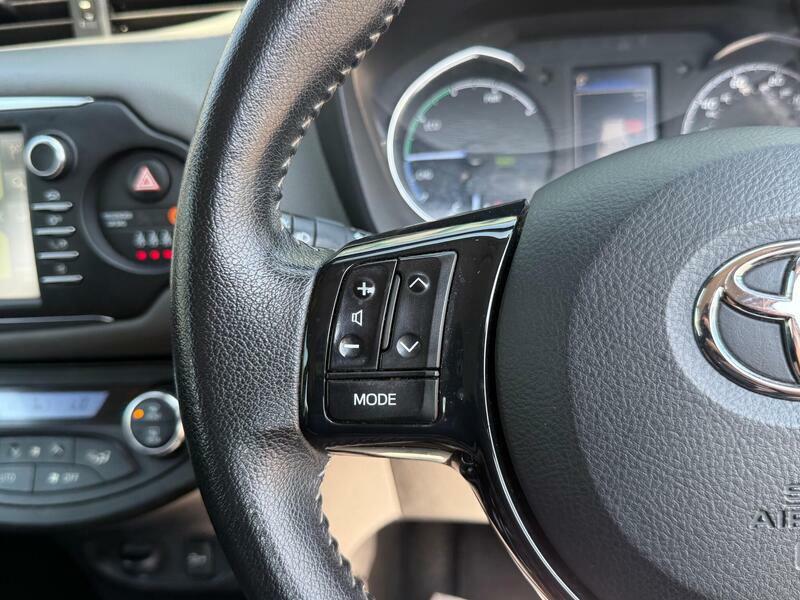 Toyota Yaris Icon Tech Brown #43