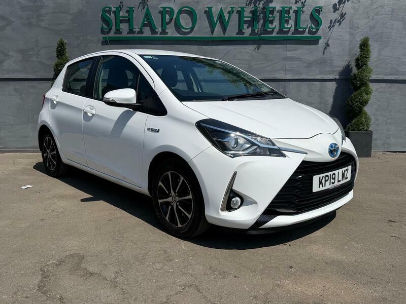 Toyota Yaris Icon Tech Brown #1